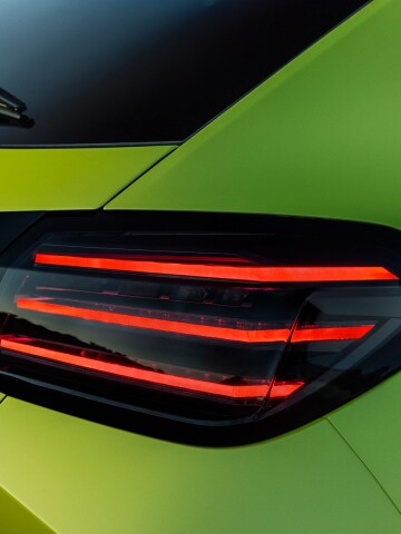 PEUGEOT 208 rear light signature