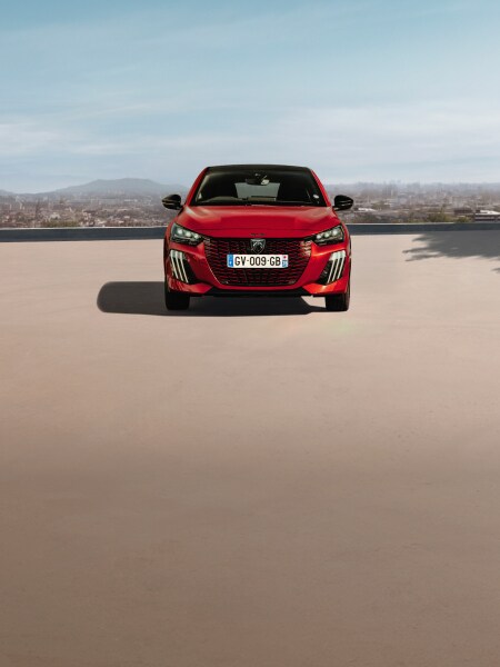 PEUGEOT E-208 front view