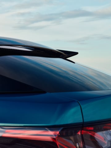 PEUGEOT 3008 Plug-in Hybrid rear floating spoiler