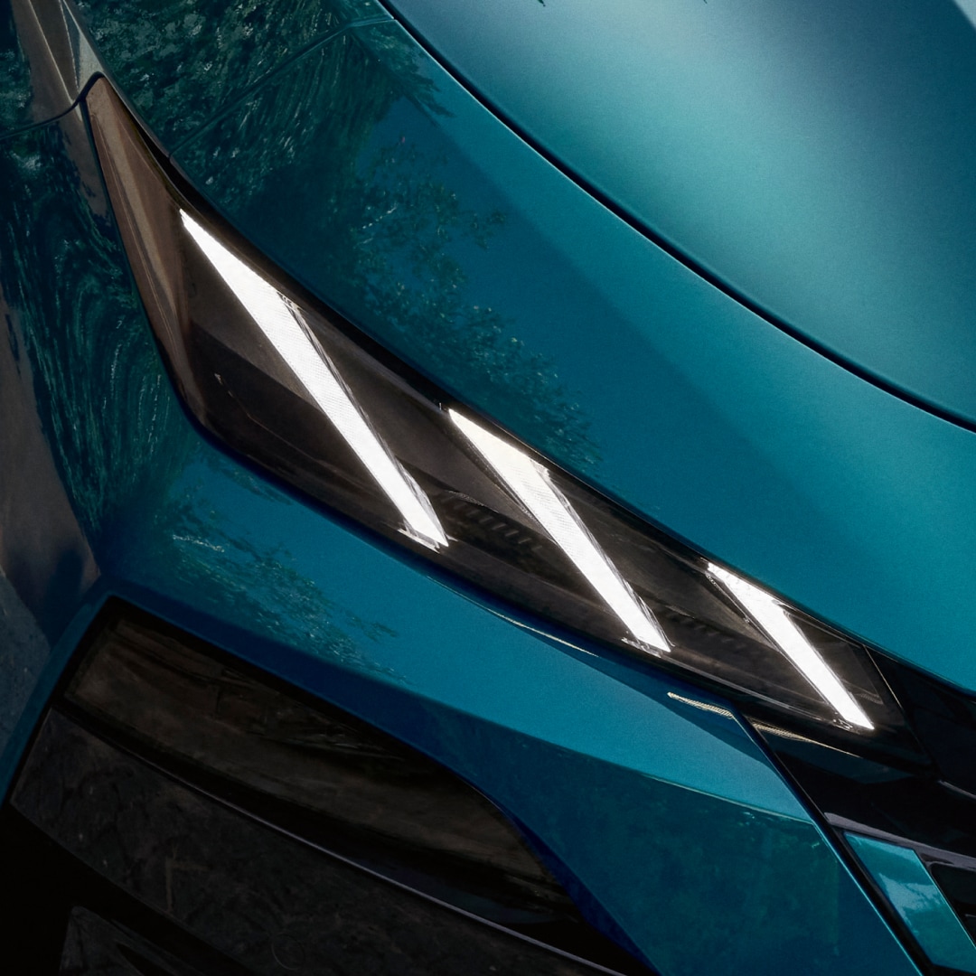 New PEUGEOT E-308 SW illuminated front face