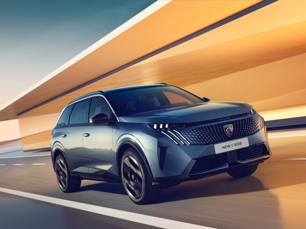 New PEUGEOT 5008 Hybrid Ingaro Blue front view