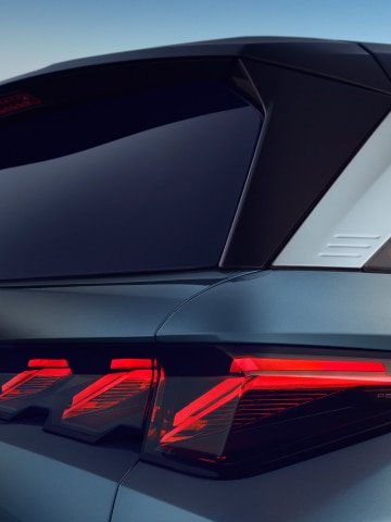 PEUGEOT 5008 Plug-in Hybrid rear floating spoiler
