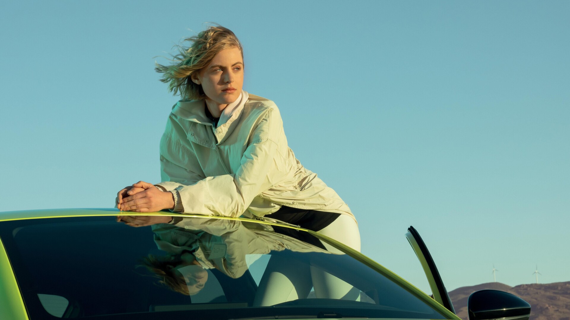 Woman leaning on a PEUGEOT 208